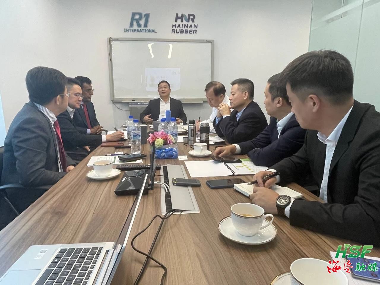 ������һ����R1��˾��̸��������������������